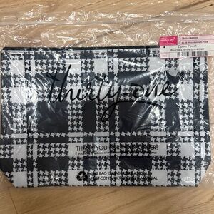 Thirty-One Zipper Pouch houndstooth print